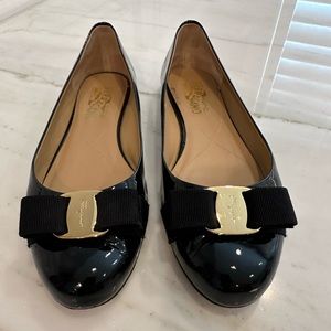 Ferragamo black patent ballet flat